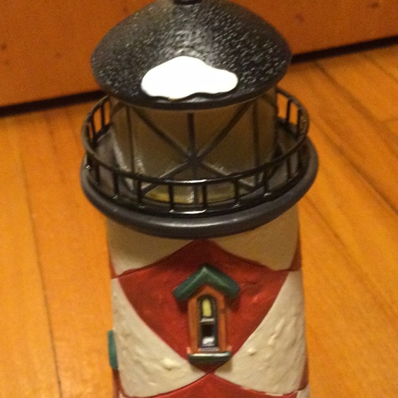Vintage Santa’s Workbench Towering Cliffs Lighthouse - Picture 3 of 13